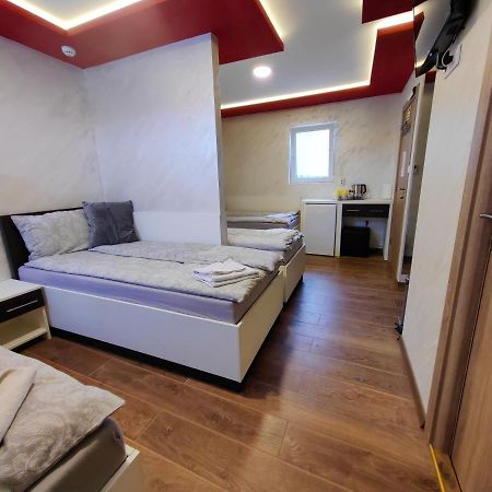 Oldbrick Pub Hotel Sombor Bagian luar foto