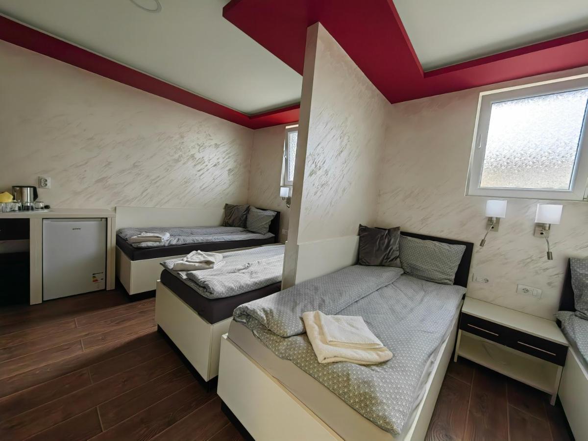 Oldbrick Pub Hotel Sombor Bagian luar foto