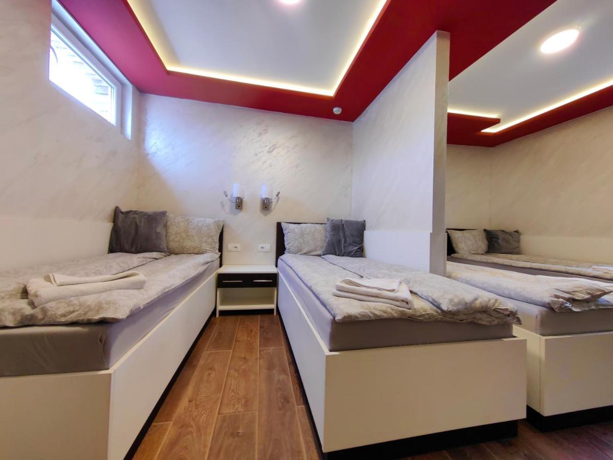 Oldbrick Pub Hotel Sombor Bagian luar foto