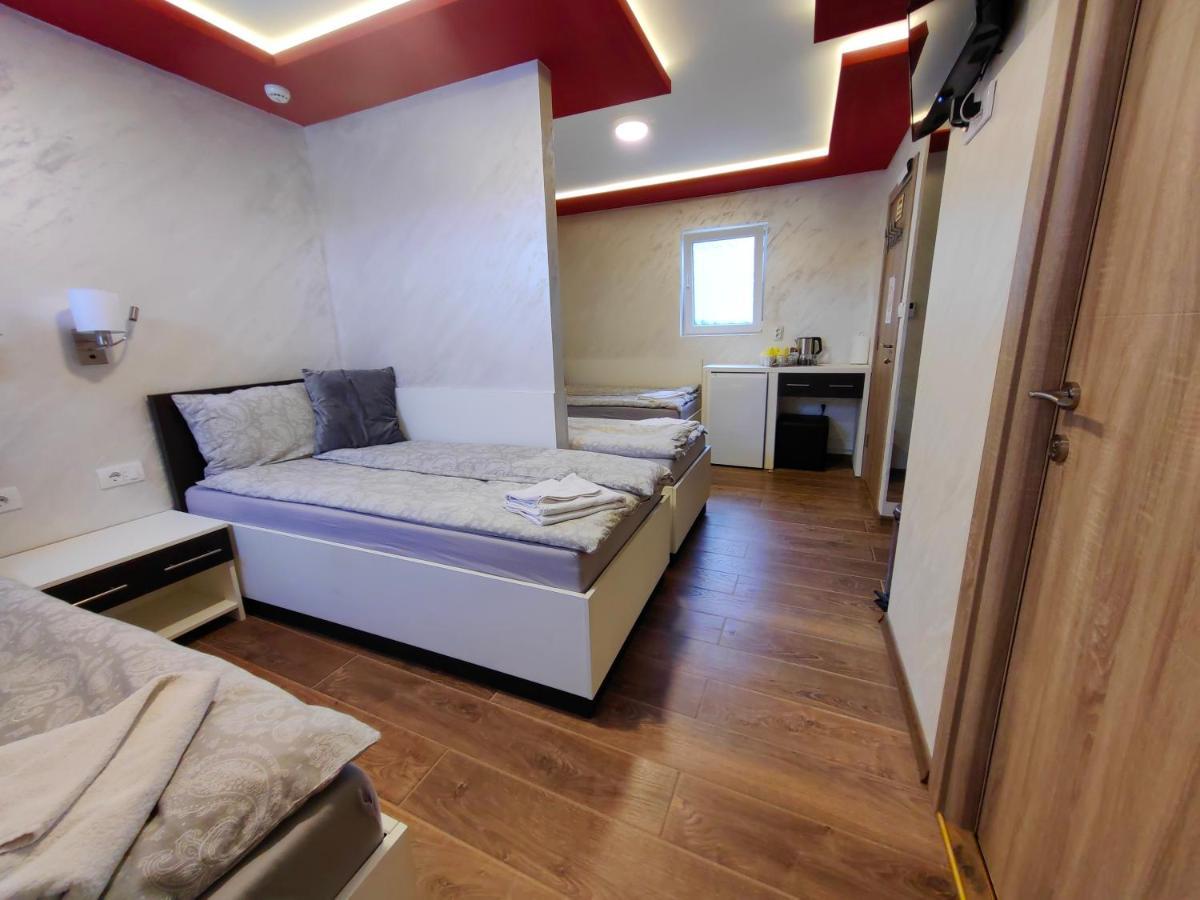 Oldbrick Pub Hotel Sombor Bagian luar foto
