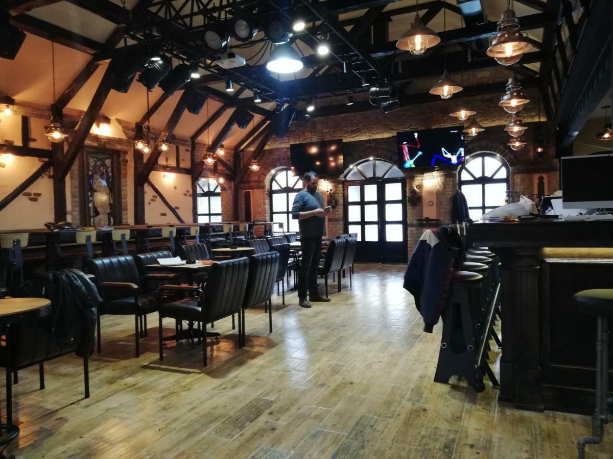 Oldbrick Pub Hotel Sombor Bagian luar foto