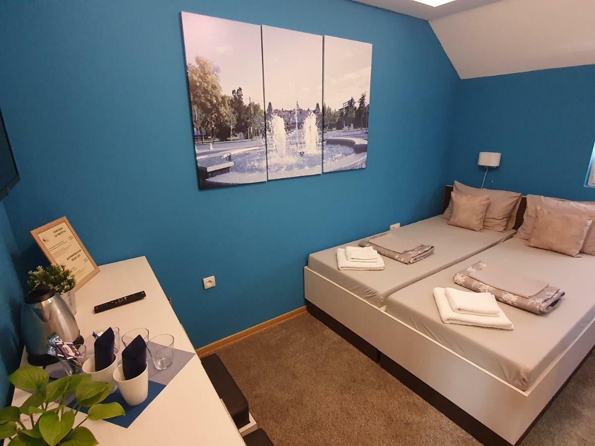 Oldbrick Pub Hotel Sombor Bagian luar foto