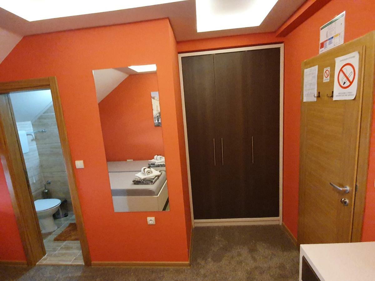 Oldbrick Pub Hotel Sombor Bagian luar foto