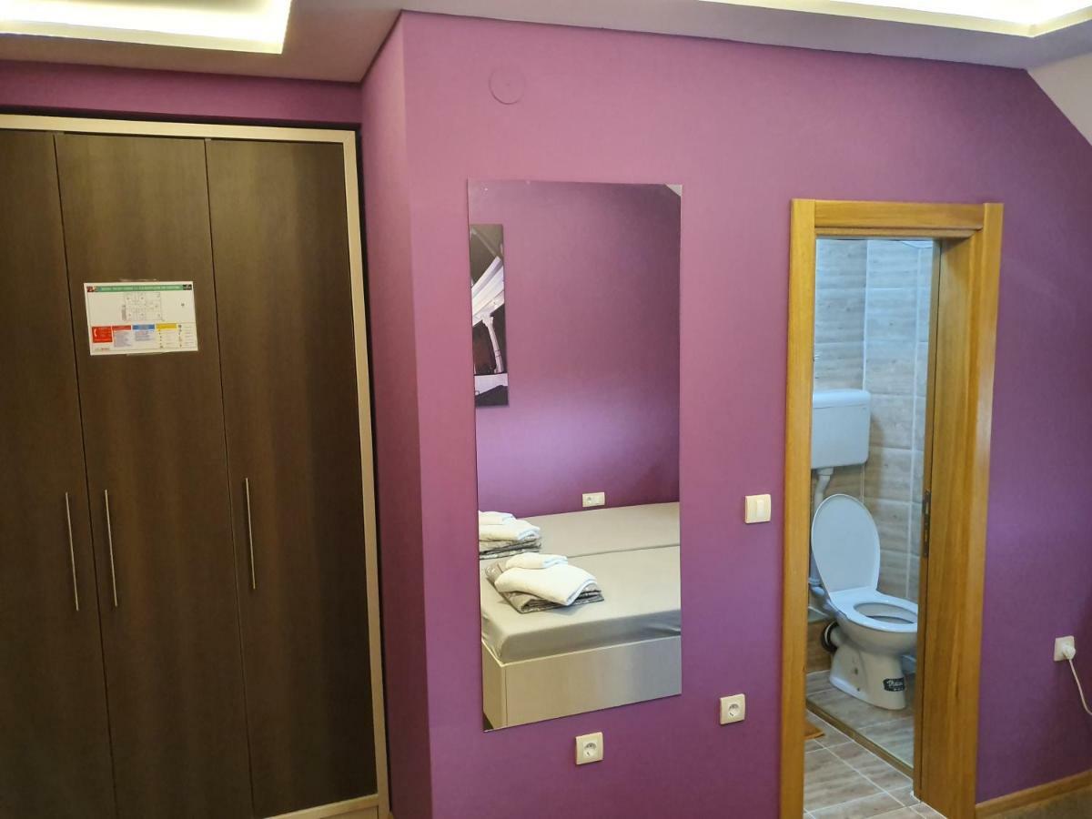 Oldbrick Pub Hotel Sombor Bagian luar foto