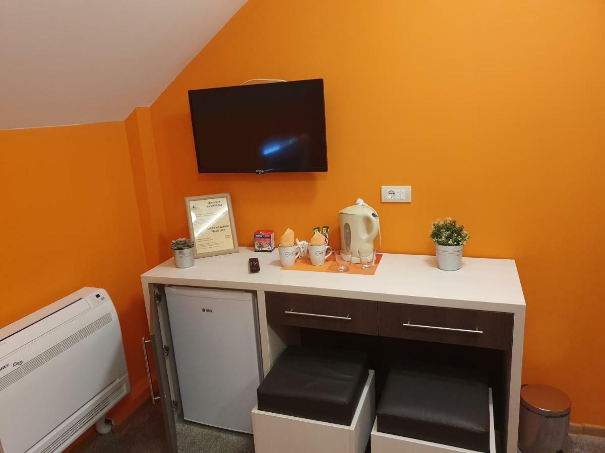 Oldbrick Pub Hotel Sombor Bagian luar foto