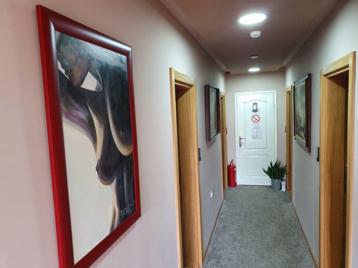 Oldbrick Pub Hotel Sombor Bagian luar foto