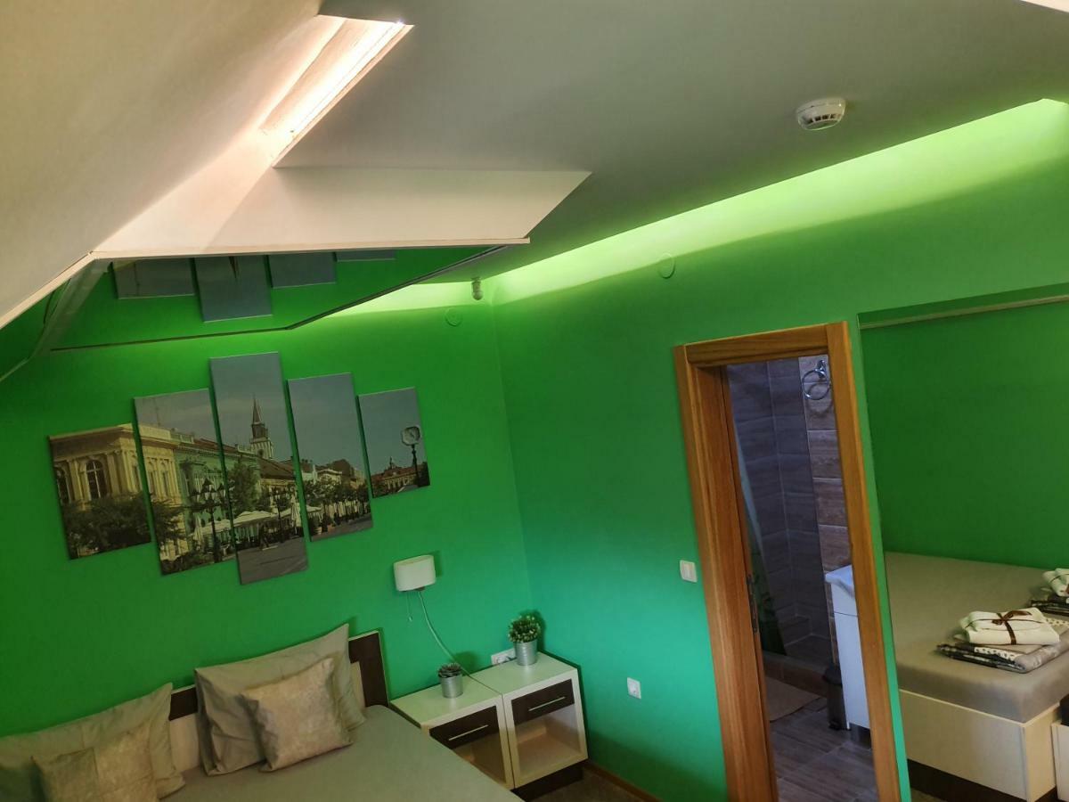 Oldbrick Pub Hotel Sombor Bagian luar foto